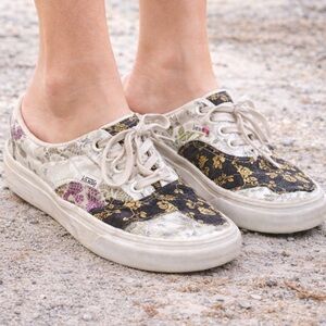 UNIQUE PATCHWORK VANS MEN’S 7.5/WOMEN’S 9